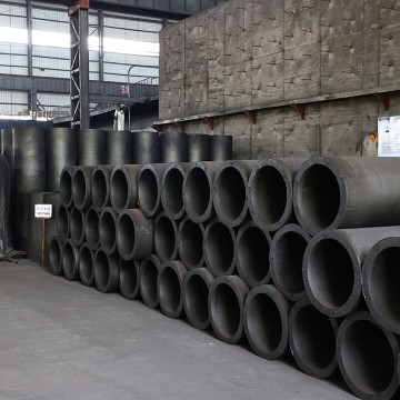 Artificial graphite crucible for metal melting